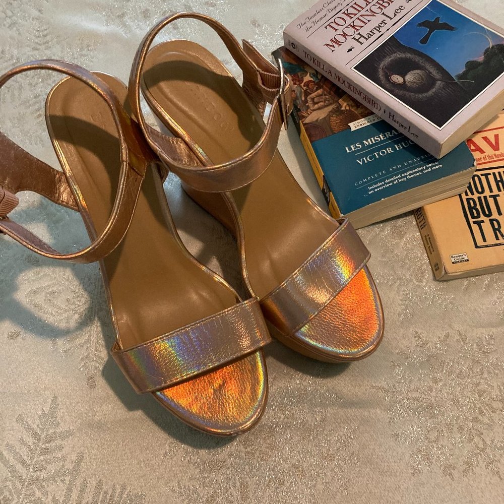 Bamboo Copper Iridescent Open Toe Buckle Ankle Strap Wedge Sandal Women's Size 8